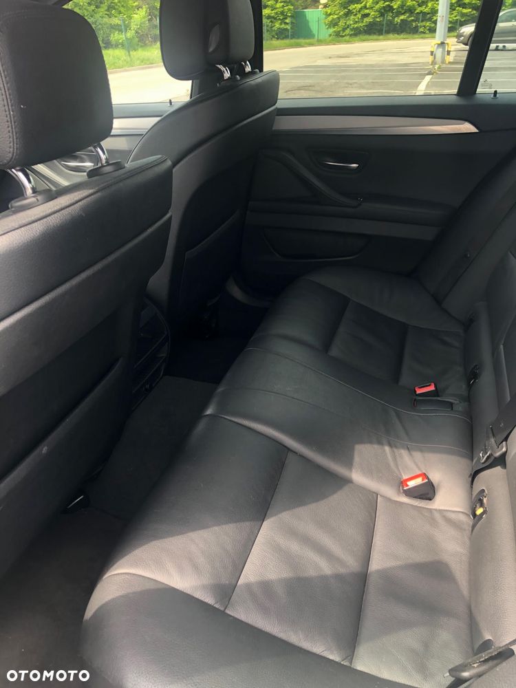 BMW Seria 5 528i xDrive - 11