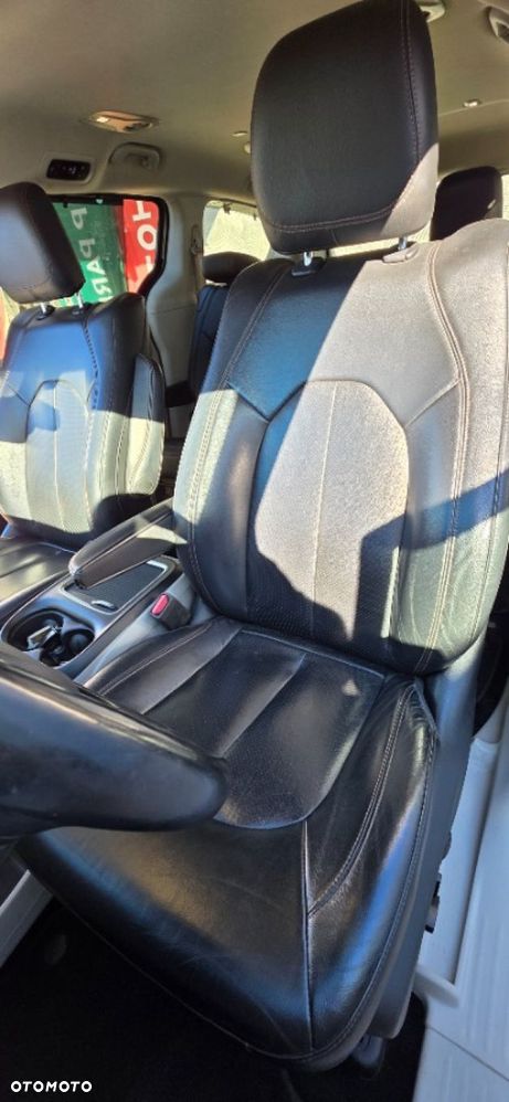 Chrysler Pacifica - 31