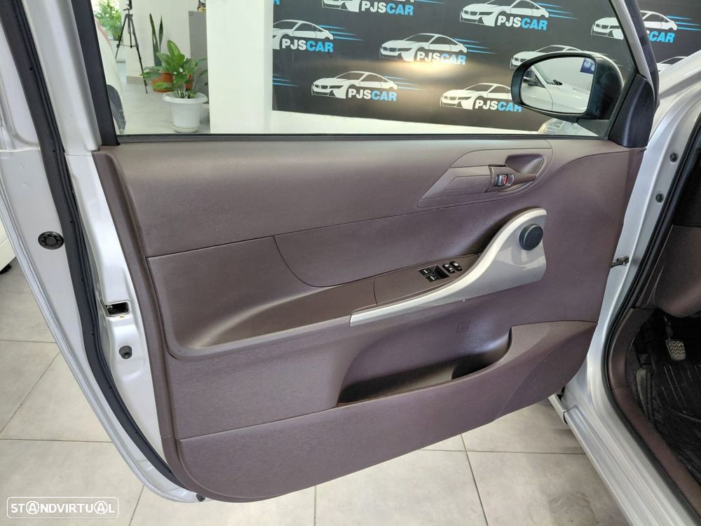 Toyota iQ 1.0 VVT-i - 28