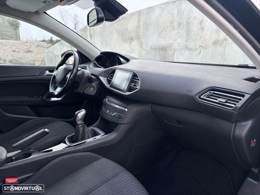 Peugeot 308 1.2 PureTech Style - 24