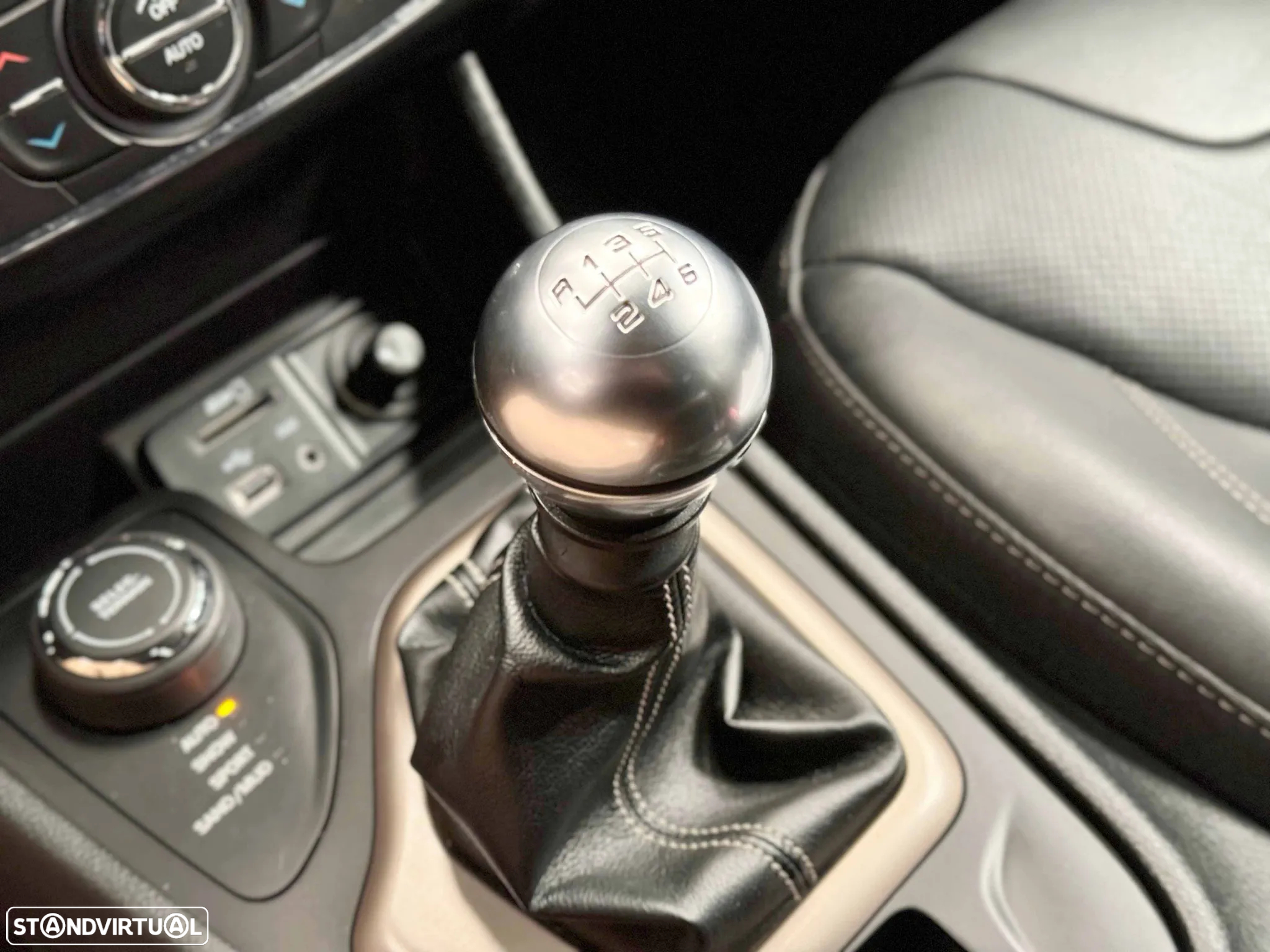 Jeep Grand Cherokee - 12
