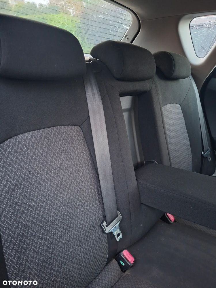 Kia Ceed - 12