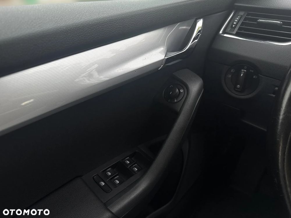 Skoda Octavia 2.0 TDI Style DSG - 22