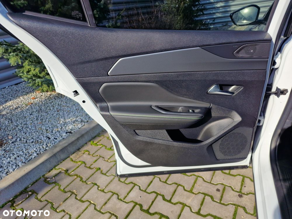 Peugeot 408 1.2 PureTech mHEV GT S&S e-DSC6 - 8