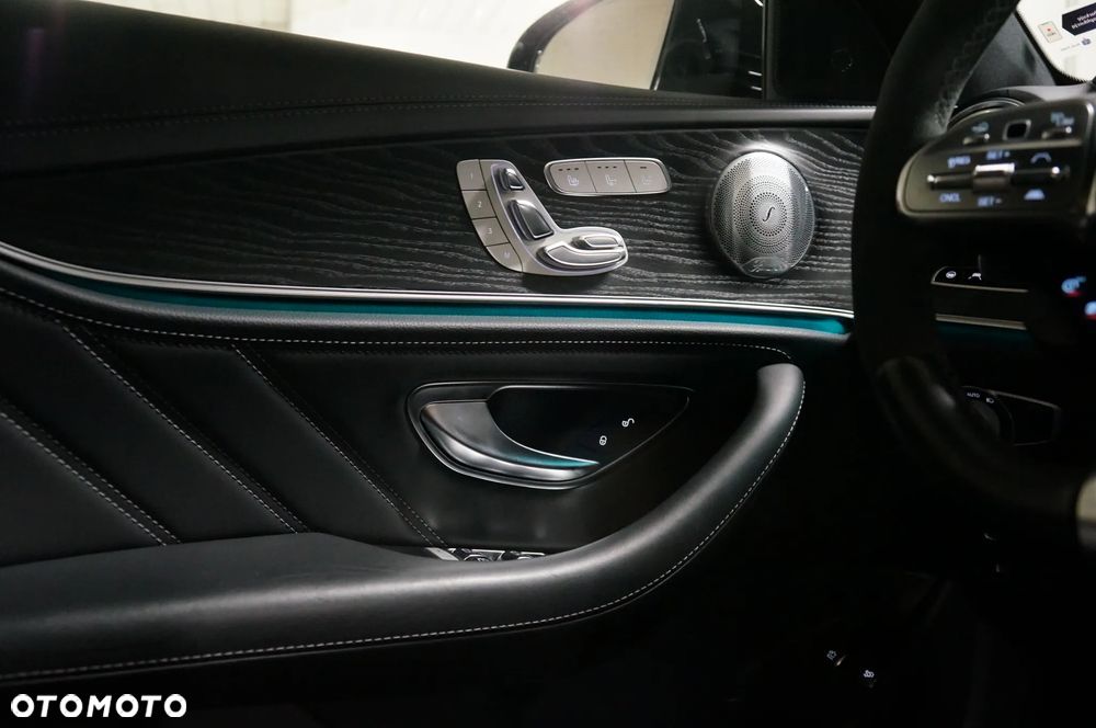 Mercedes-Benz Klasa E AMG 63 S 4Matic+ T AMG Speedshift MCT-9G - 29
