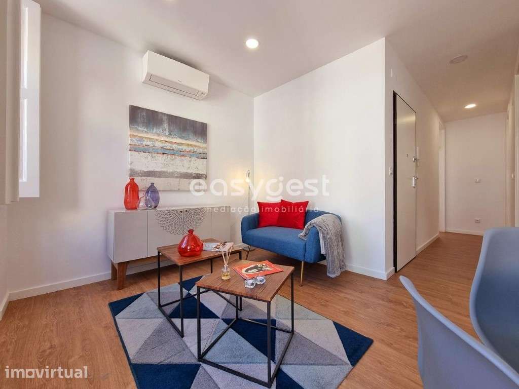 Apartamento T2 Renovado, com varanda e Vista Rio - São Vicente - Grande imagem: 2/18