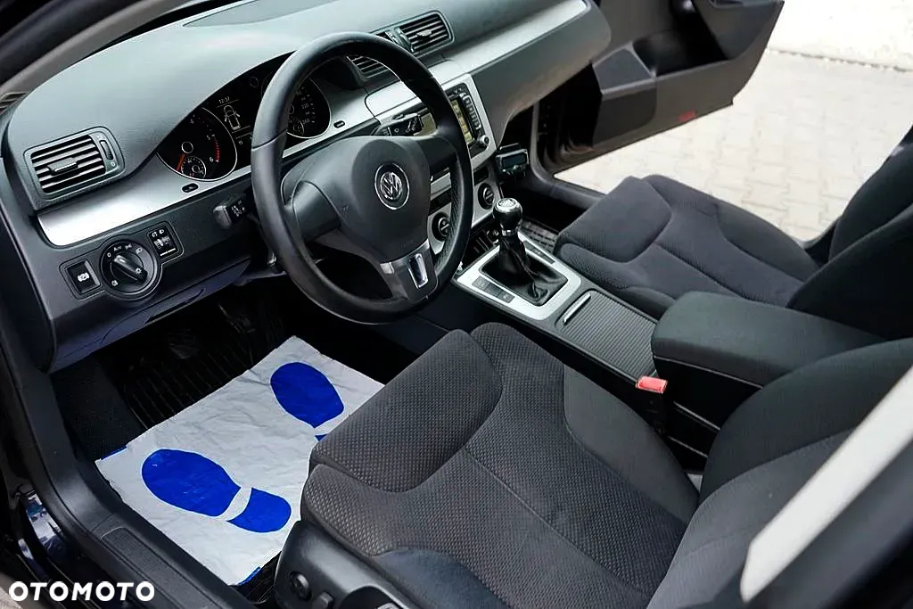Volkswagen Passat - 12