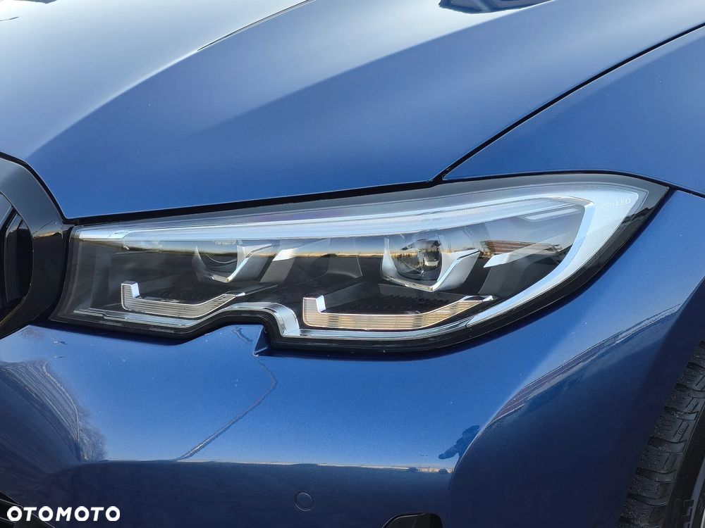 BMW Seria 3 330i xDrive Sport Line - 23