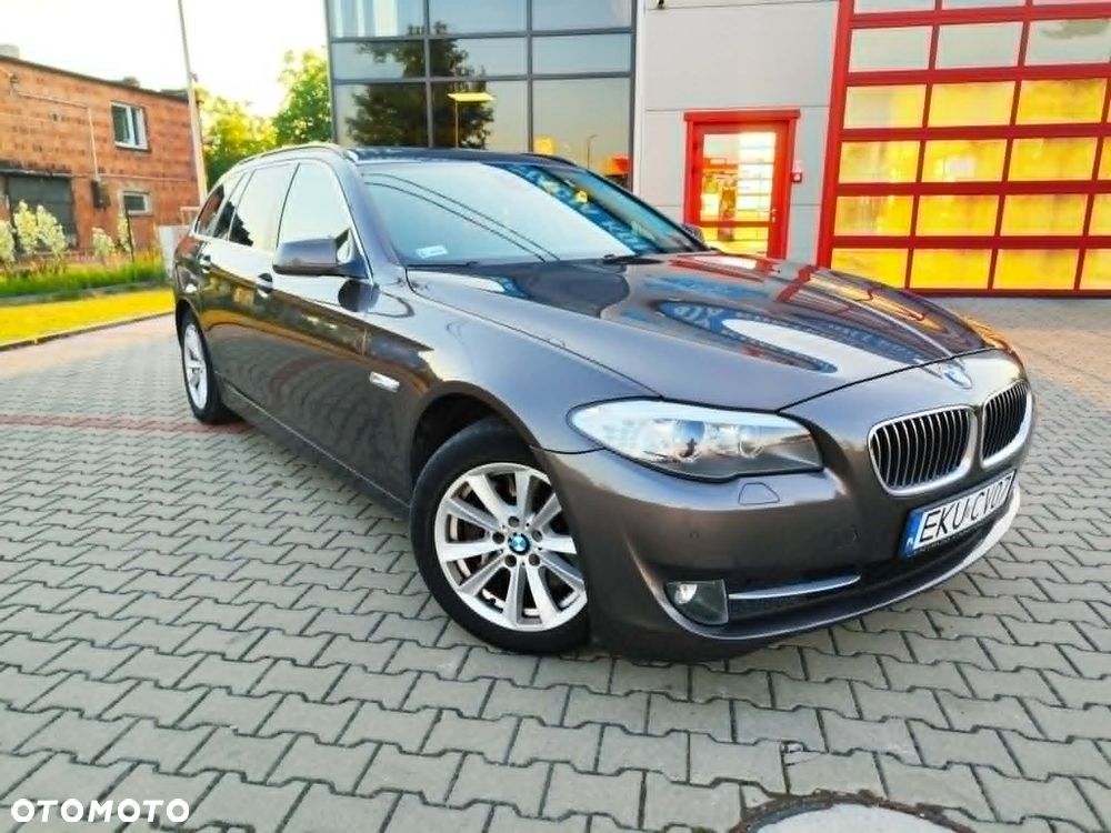 BMW Seria 5 525d - 29