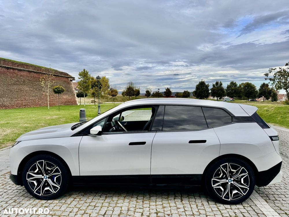 BMW iX xDrive40 - 12