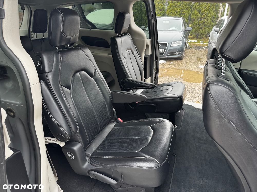 Chrysler Pacifica - 33