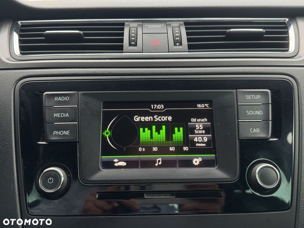 Skoda RAPID 1.2 TSI Style - 18