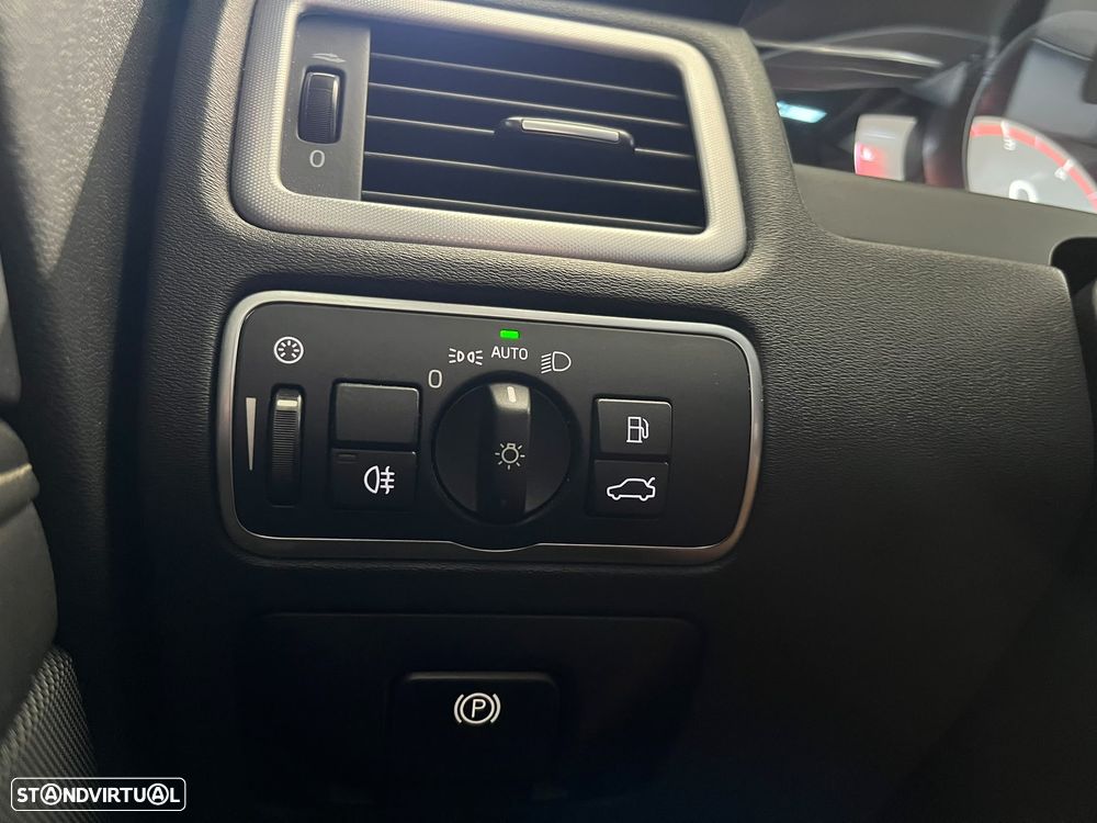 Volvo XC 70 2.0 D4 Momentum Geartronic - 23