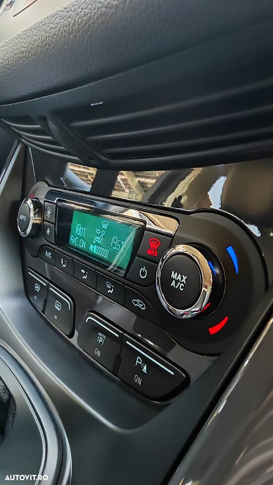 Ford Kuga 2.0 TDCi Powershift 4WD Titanium - 24