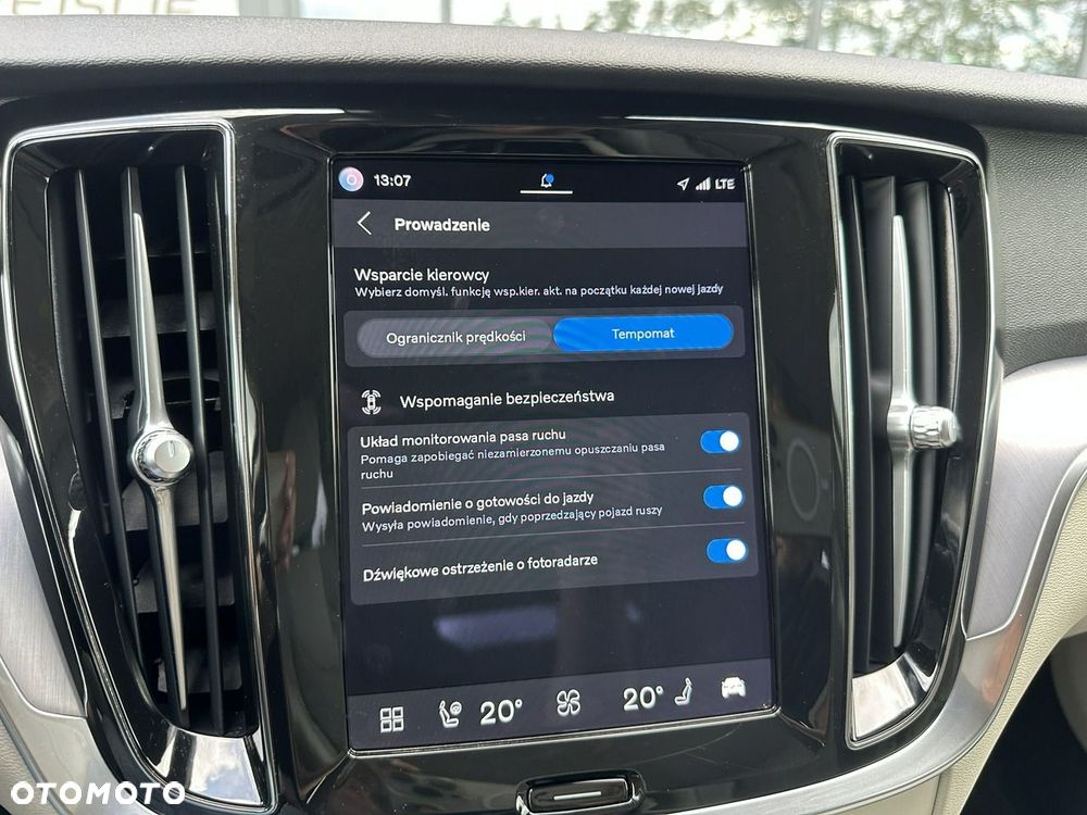 Volvo V60 B3 B DKG Essential - 26