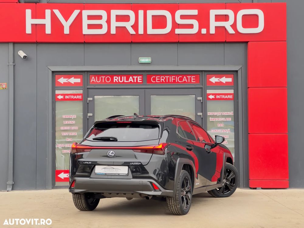 Lexus UX 250h FWD Executive - 8