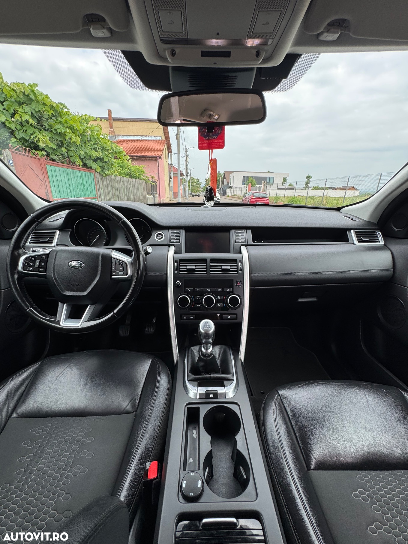 Land Rover Discovery Sport - 8