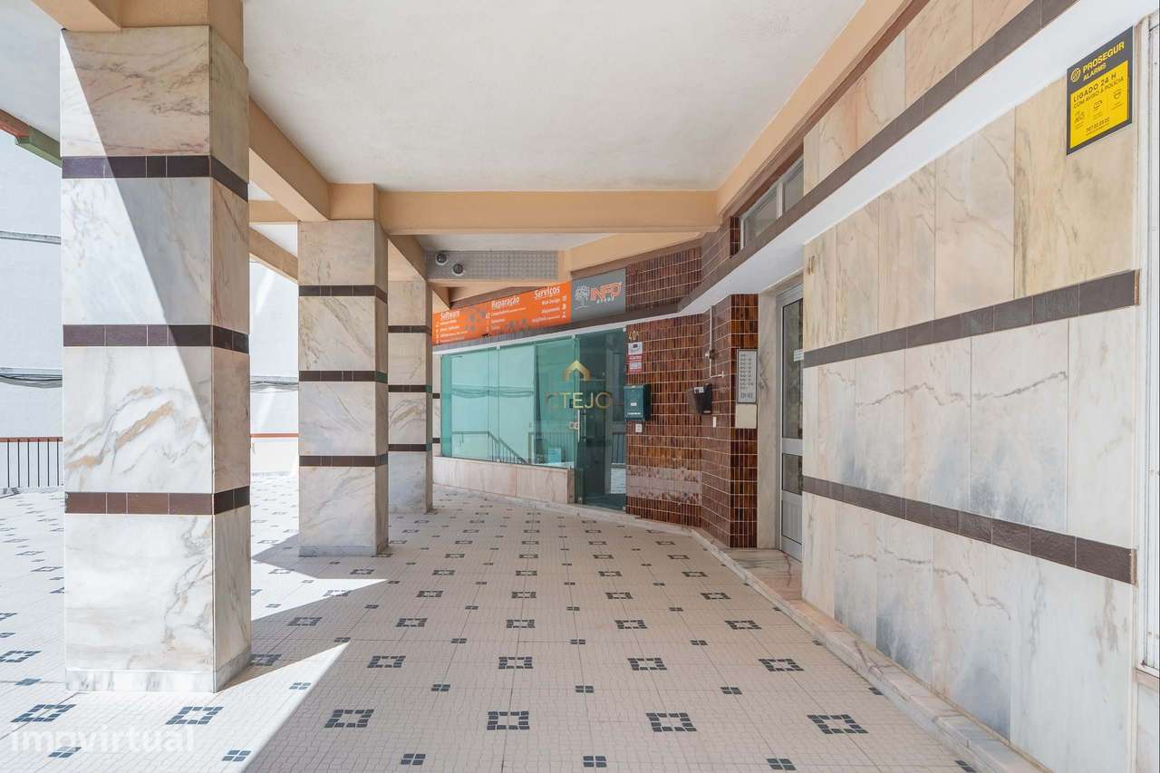 Apartamento T3 com Vista Rio em Santa Iria - Grande imagem: 2/36