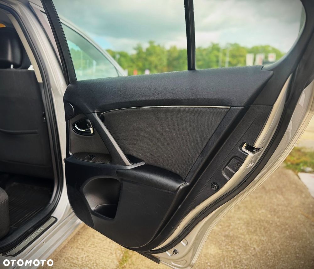 Toyota Avensis 2.0 Sol plus EU5 MS - 11