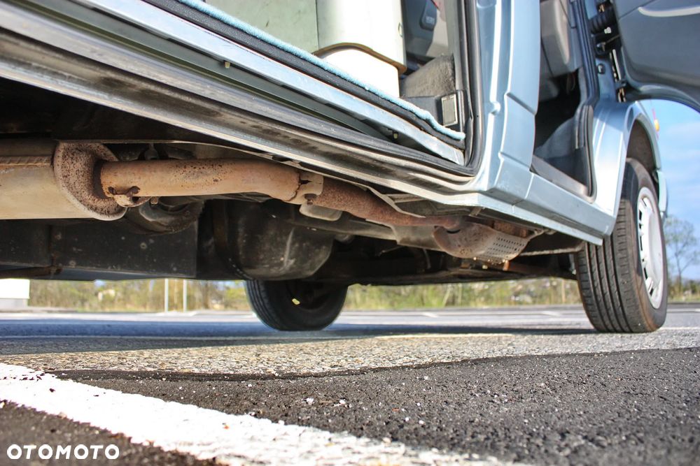 Volkswagen Caravelle - 32