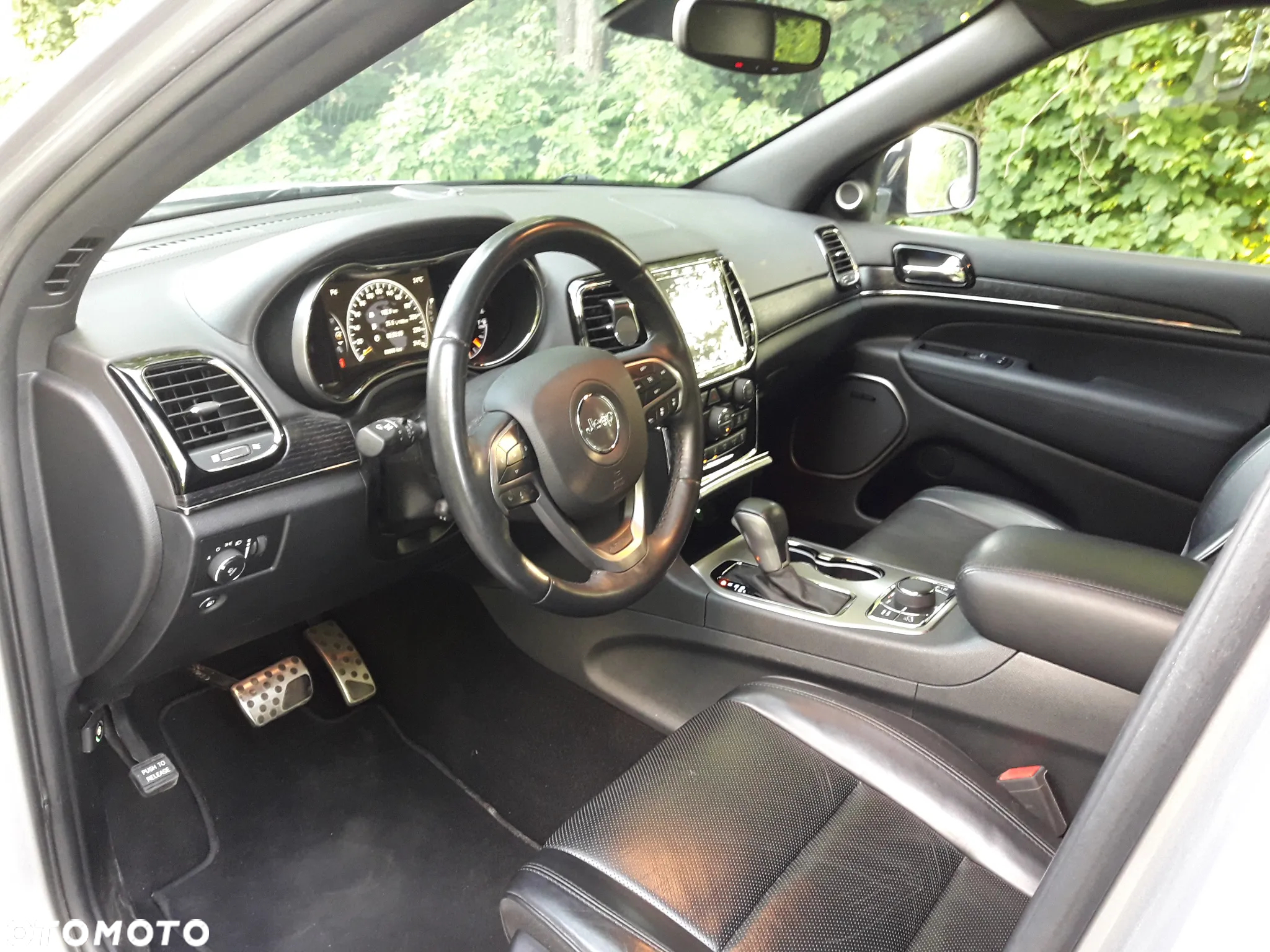 Jeep Grand Cherokee 5.7 V8 HEMI Overland Summit - 10