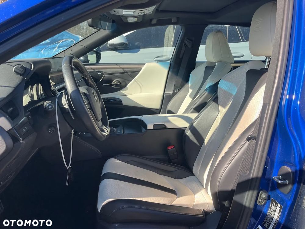 Lexus ES 300h F Sport - 30