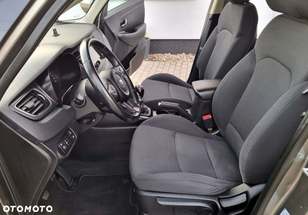 Kia Carens - 22