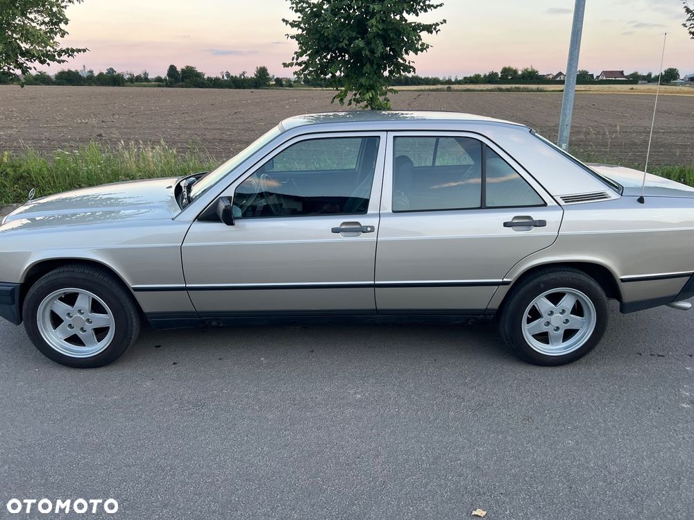 Mercedes-Benz W201 (190) - 5