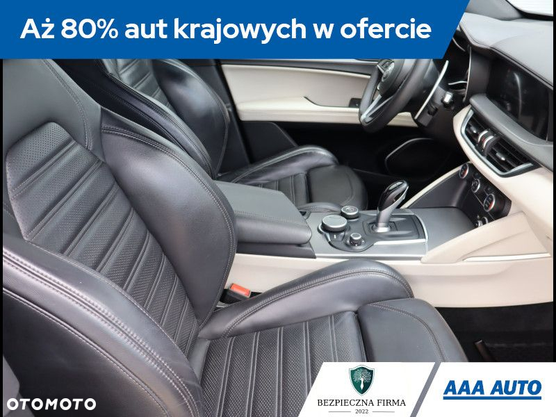 Alfa Romeo Stelvio - 10