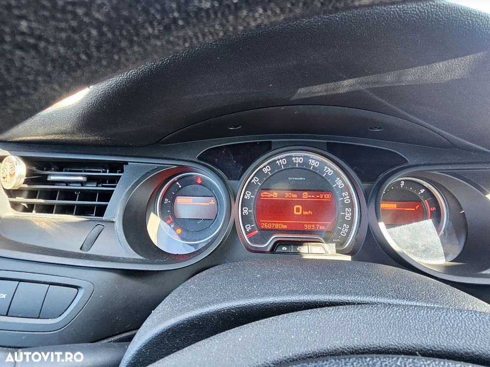 Citroën C5 1.6HDi FAP Susp M X - 7