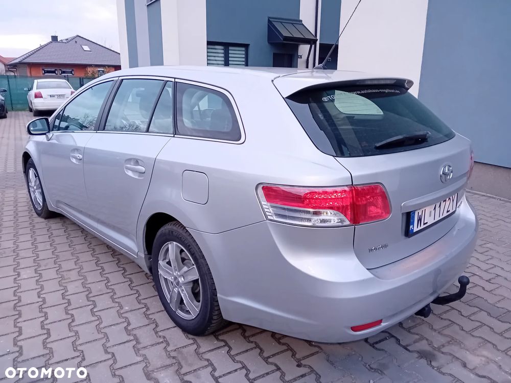 Toyota Avensis 2.0 D-4D Executive - 3
