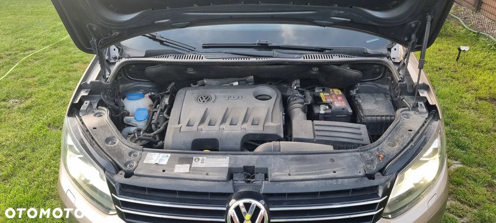 Volkswagen Touran 2.0 TDI DPF BlueMotion Technology DSG Highline - 6