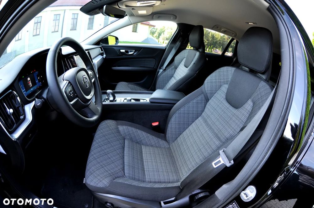 Volvo V60 B3 B DKG Momentum Pro - 18
