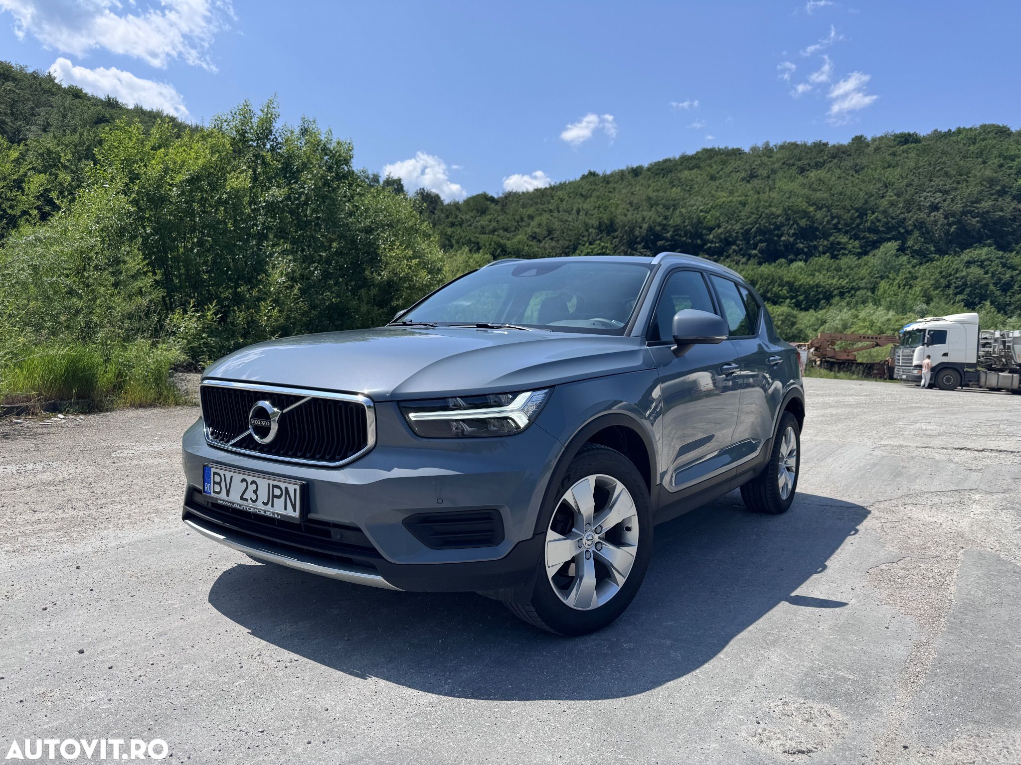 Volvo XC 40 T3 Geartronic Momentum - 1