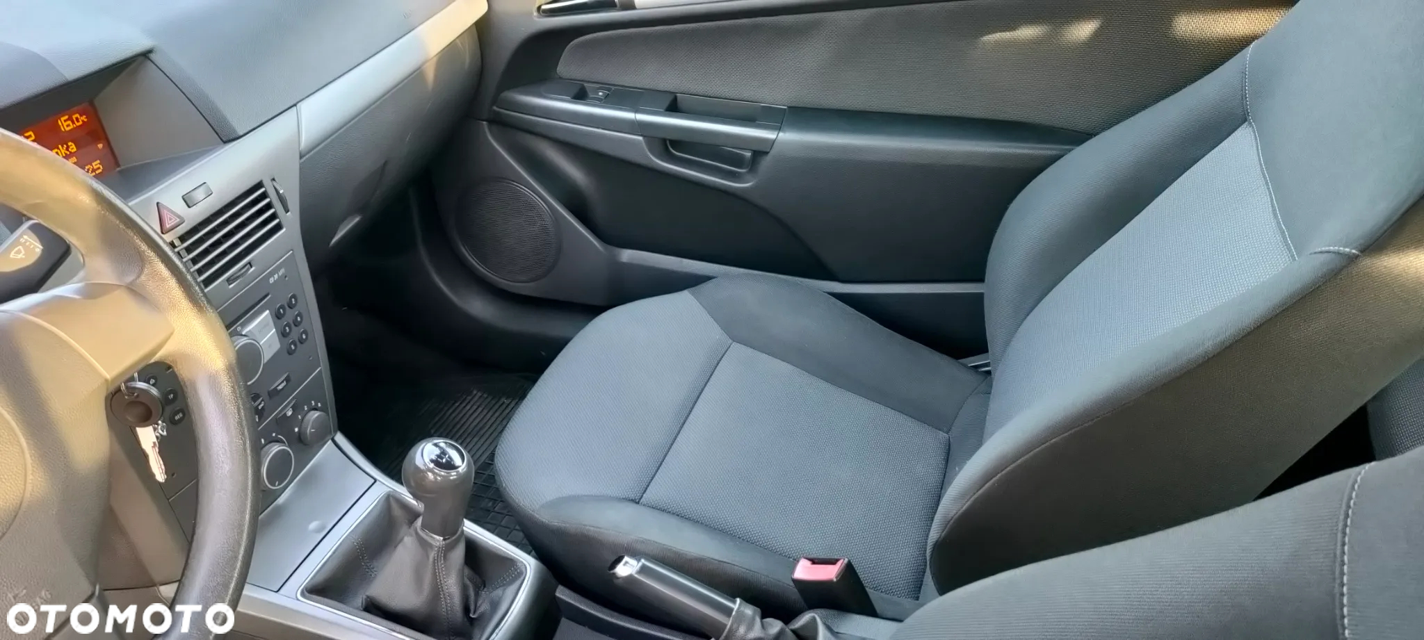Opel Astra GTC 1.8 Sport - 10