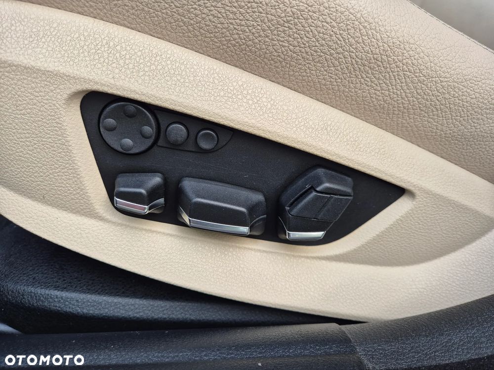 BMW Seria 5 M550d xDrive Sport-Aut - 27