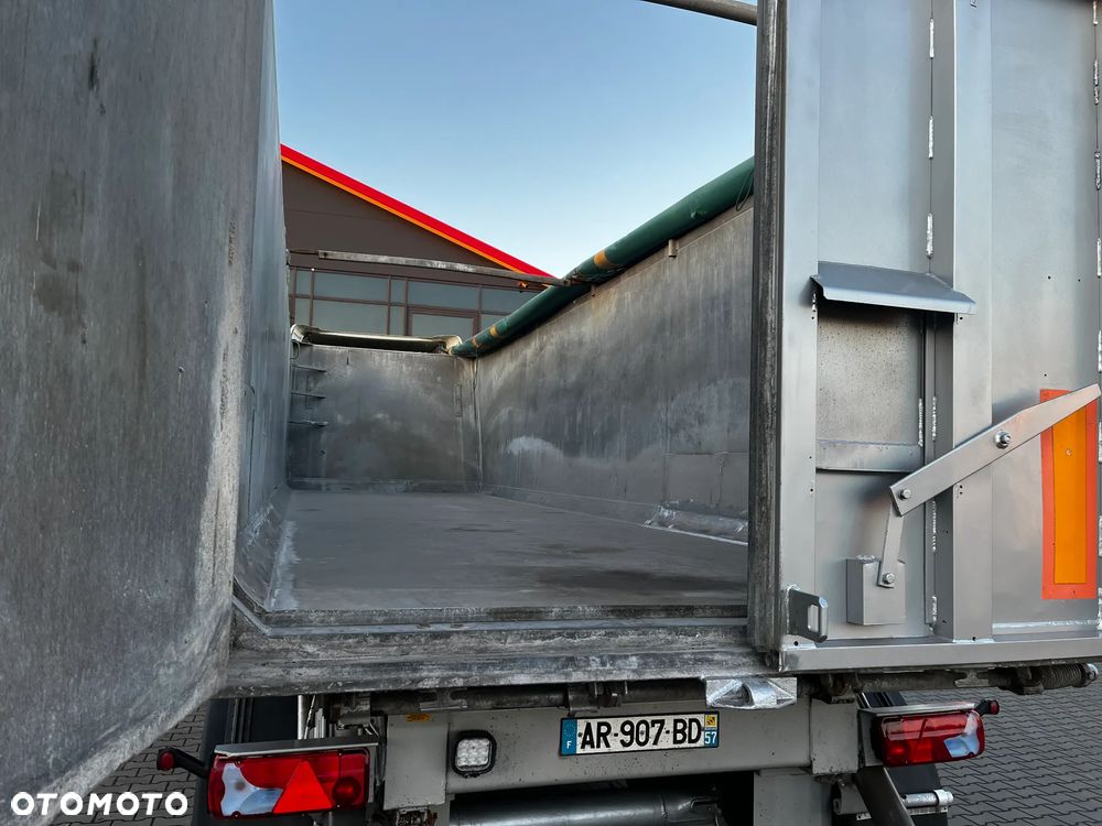 Benalu 40 m3 LEKKA 5,5 T CAŁA ALUMINIOWA KLAPO-DZWI SPROWADZONA Z FRANCJI OŚ PODNOSZONA - 8