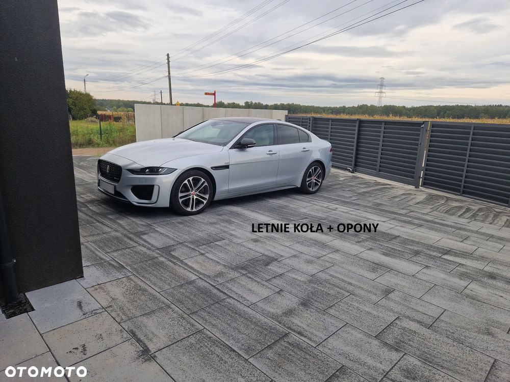 Jaguar XE 2.0 P300 AWD R-Dynamic SE - 4