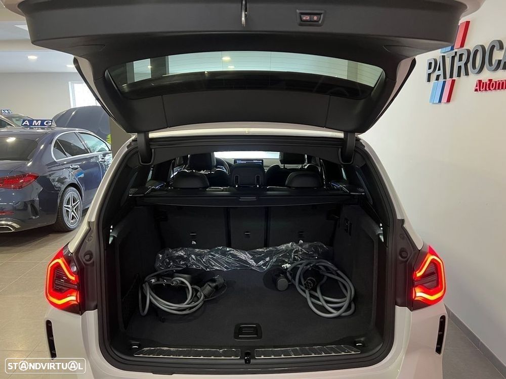 BMW iX3 M Sport Impressive - 38