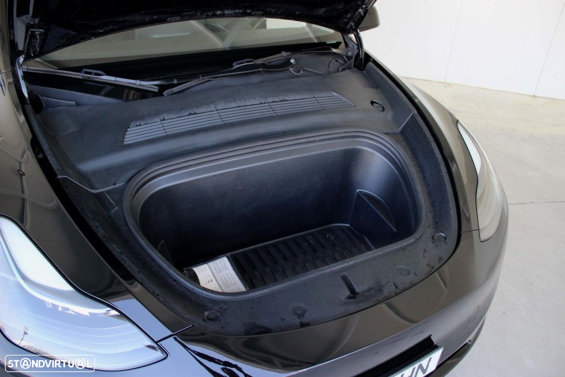 Tesla Model Y - 10