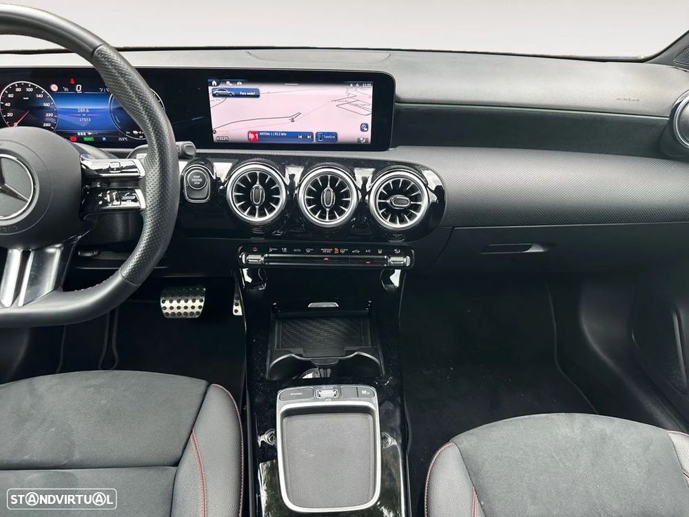 Mercedes-Benz A 250 Limousine e - 12