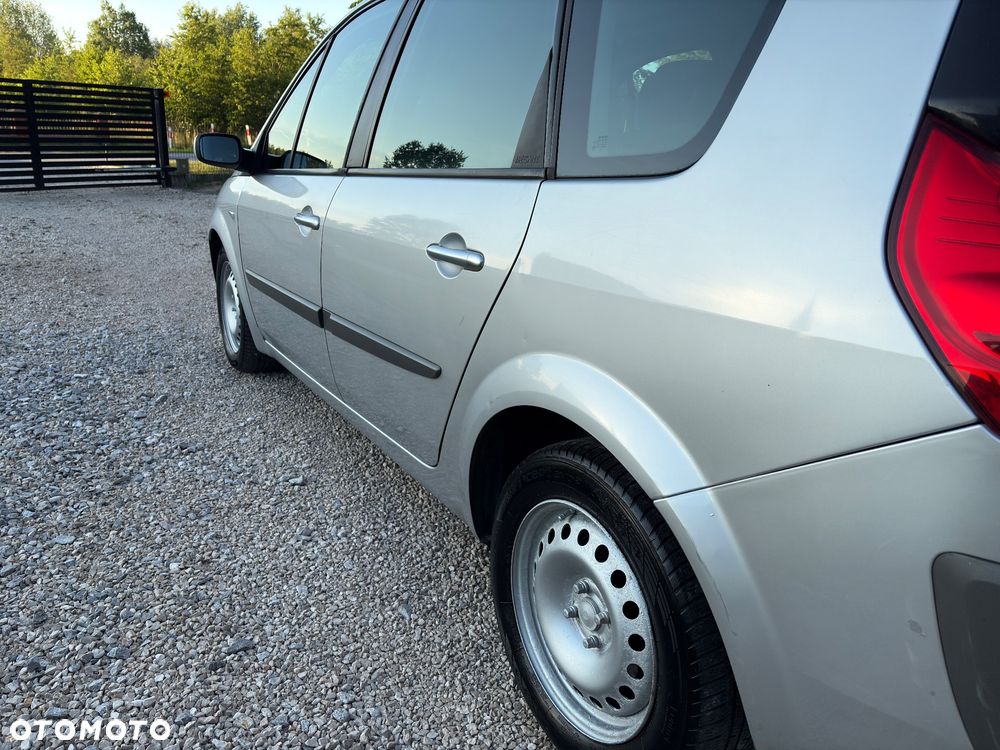 Renault Grand Scenic - 12