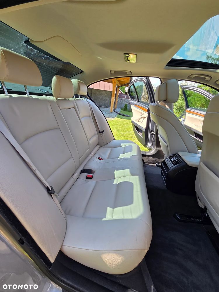 BMW Seria 5 528i Luxury Line - 15