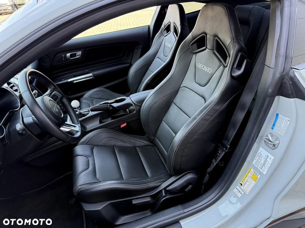 Ford Mustang - 6