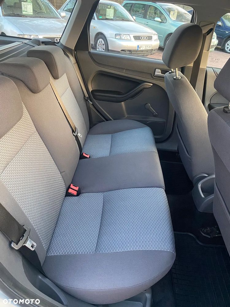 Ford Focus 1.6 16V Fun X - 14