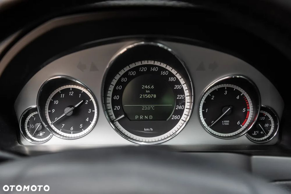 Mercedes-Benz Klasa E 250 CDI 4-Matic BlueEff - 23