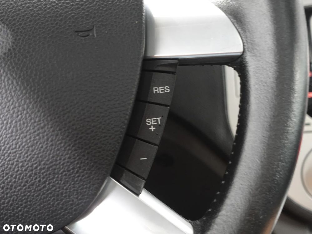 Ford Kuga - 36