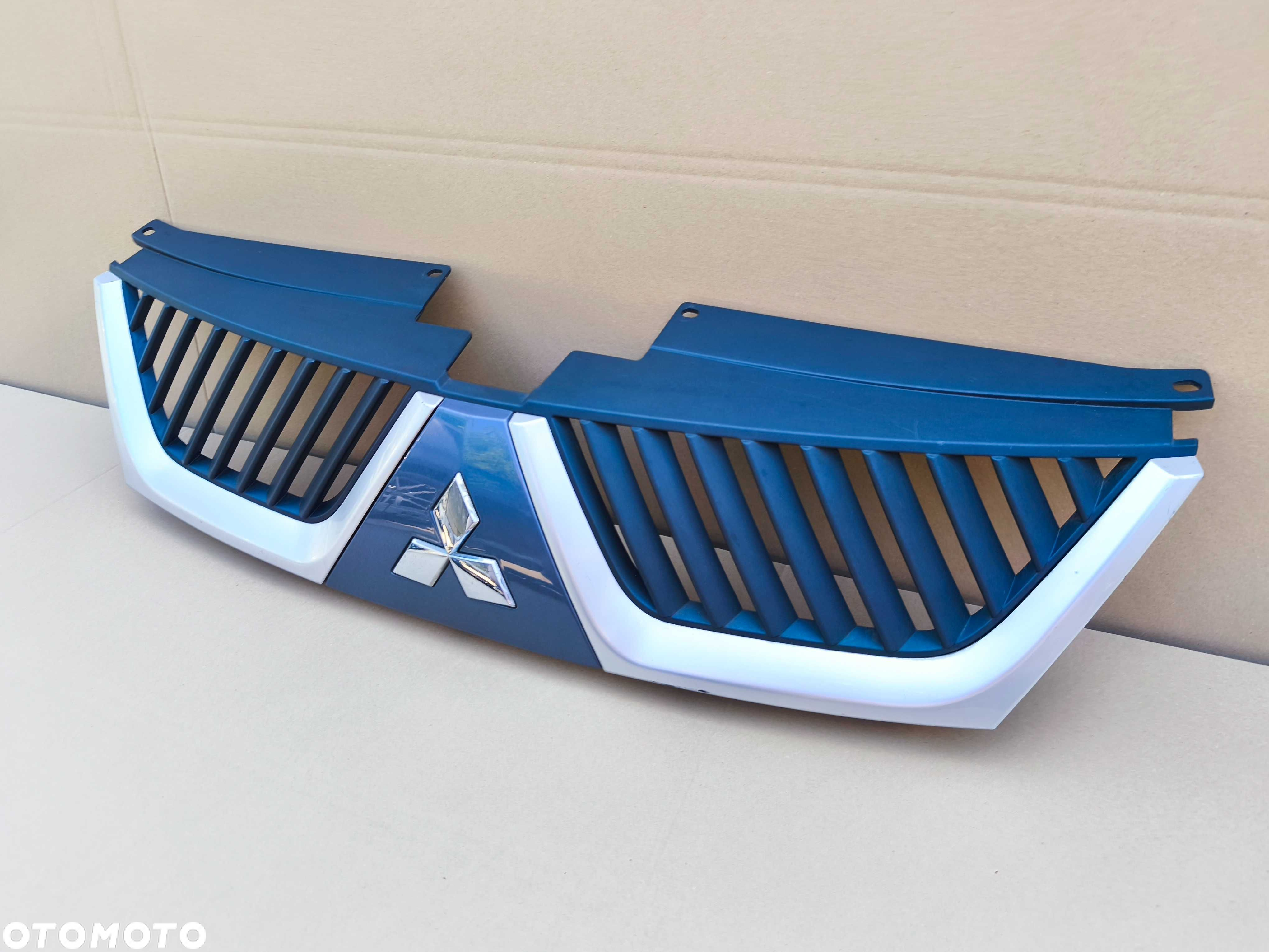 Mitsubishi Outlander 06-10 II 2 grill gril atrapa znaczek - 4