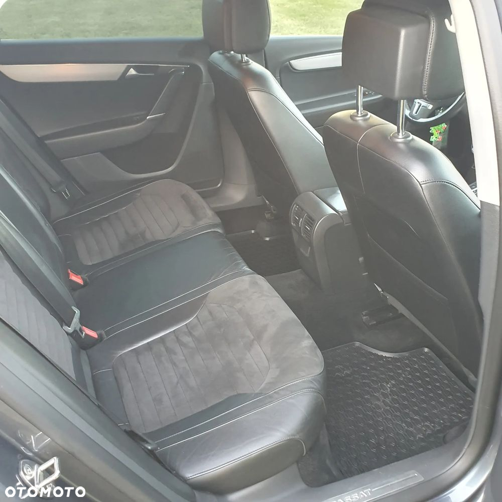 Volkswagen Passat 2.0 TDI Highline DSG - 27