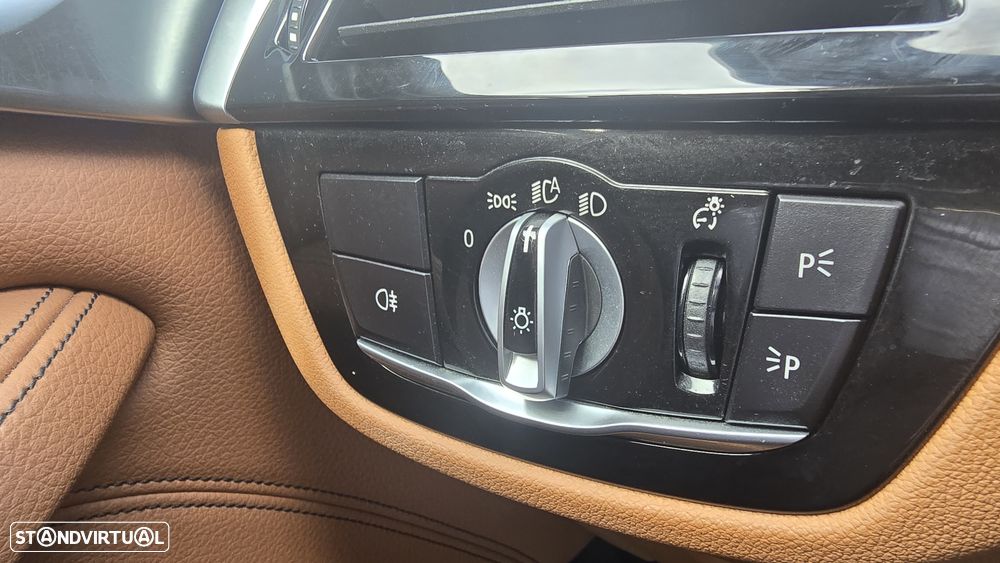 BMW 520 d Pack Desportivo M Auto - 29